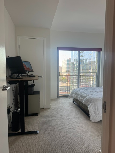 Modern High-Rise One-Bedroom with Prime Downtown Access - Photo 4