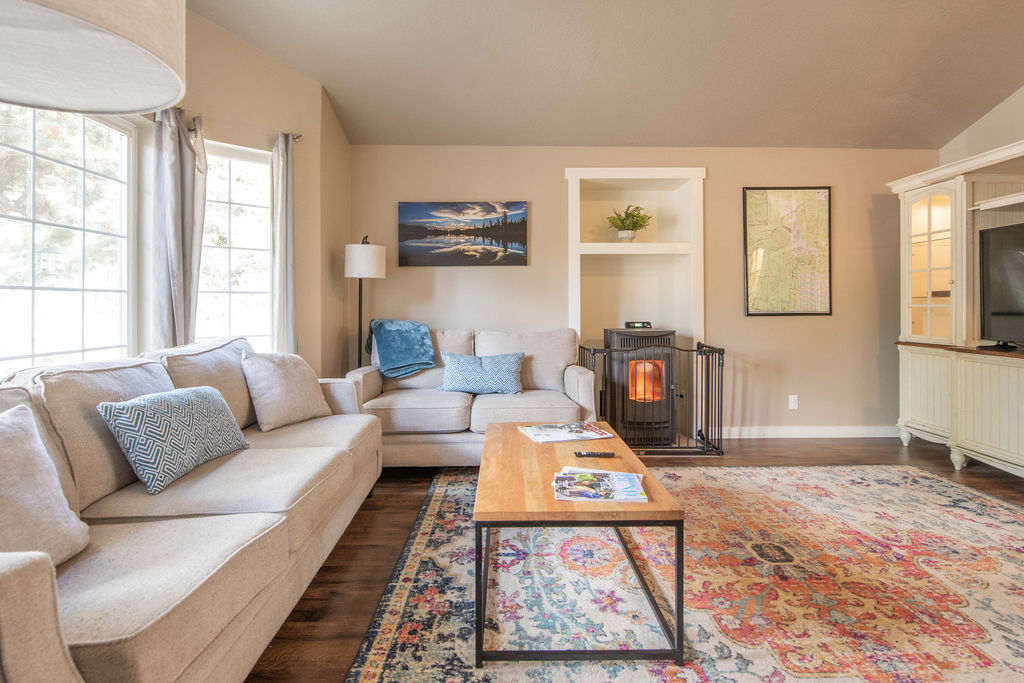 Family-Friendly 4BR (2 King Beds) w/ EV Charger - Photo 6