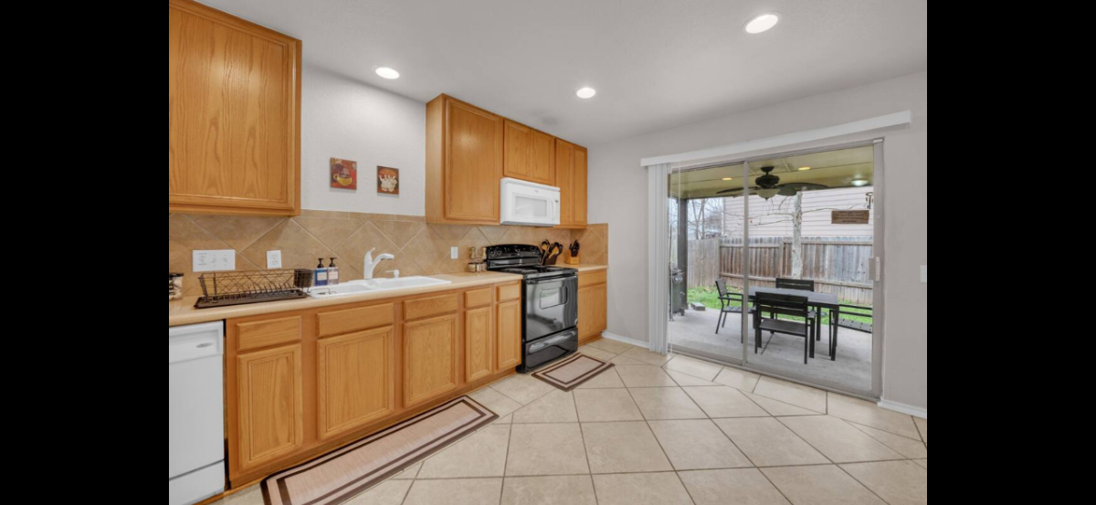 Peachy, Whole House - Photo 12