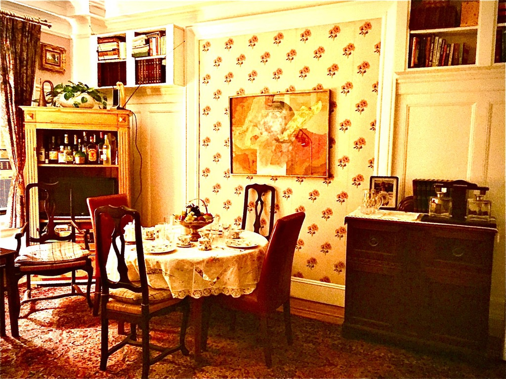 Grand Upper Westside apartment at an unbeatable price. Enjoy the 1,700 sq. ft apartment boasting an  - Photo 2