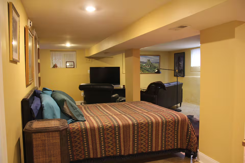 Cozy Apartment in NW DC - Photo 1