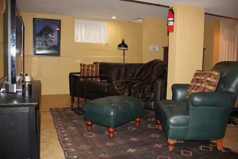 Cozy Apartment in NW DC - Photo 2
