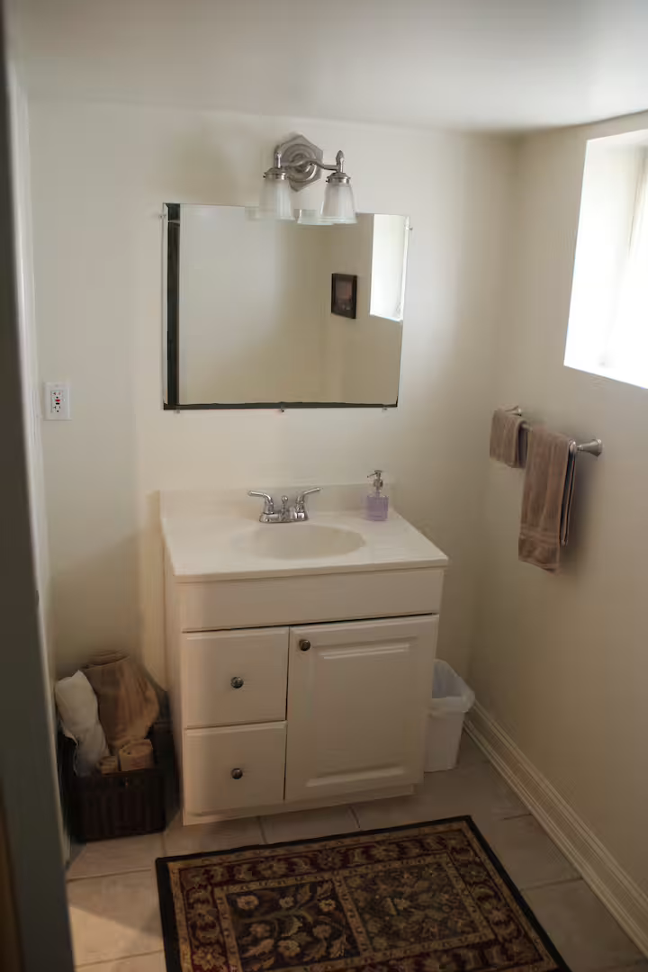 Cozy Apartment in NW DC - Photo 4