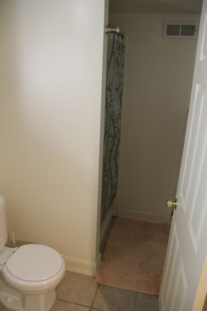 Cozy Apartment in NW DC - Photo 5
