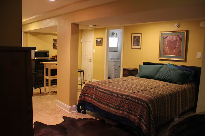 Cozy Apartment in NW DC - Photo 6