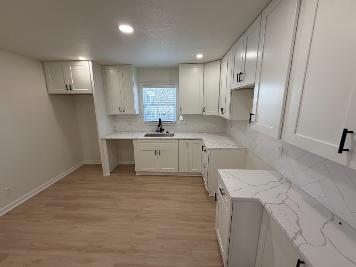 Furnished Room, Flexible in Updated Raytown Home