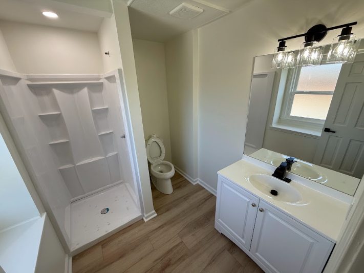 Furnished Room, Flexible in Updated Raytown Home - Photo 9