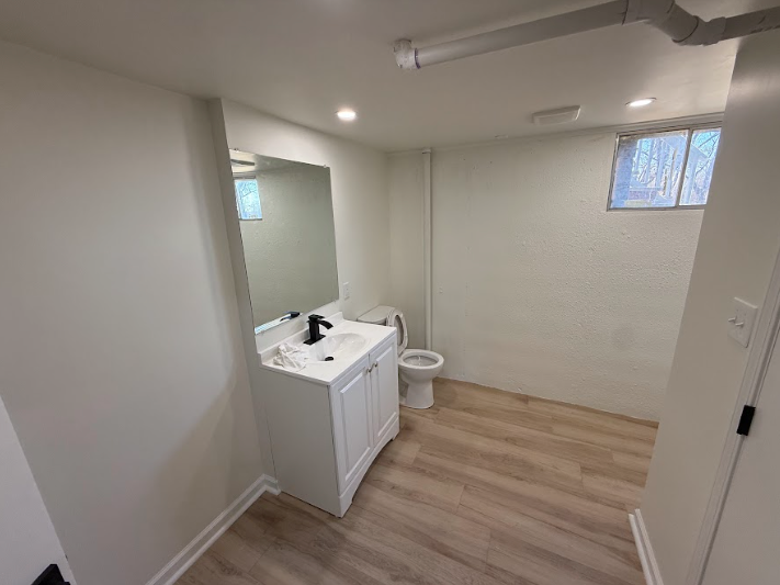 Furnished Room, Flexible in Updated Raytown Home - Photo 8