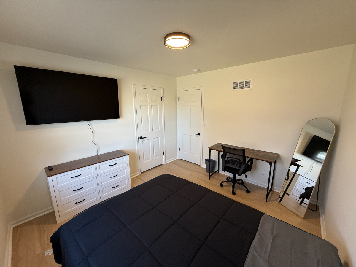 Furnished Room, Flexible in Updated Raytown Home - Photo 3