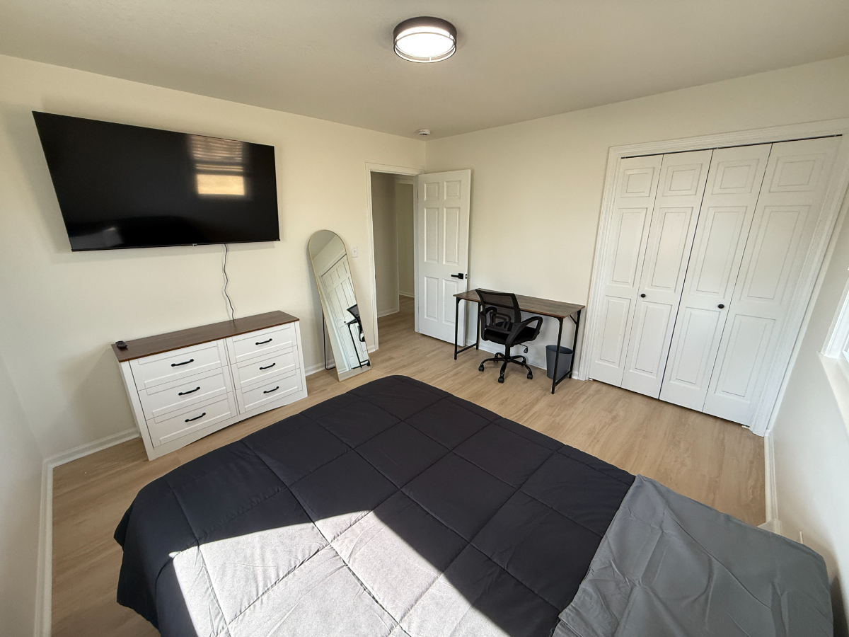 Furnished Room, Flexible in Updated Raytown Home - Photo 4