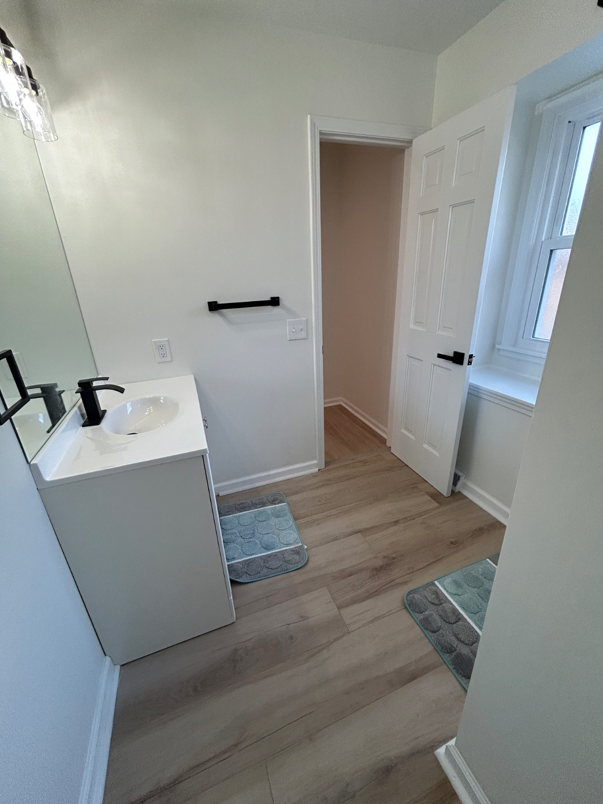 Furnished Room, Flexible in Updated Raytown Home - Photo 11