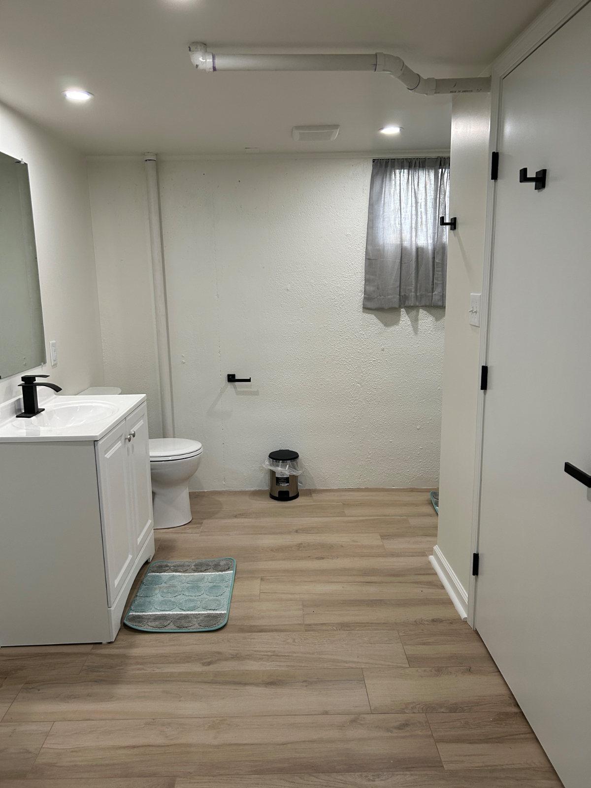 Furnished Room, Flexible in Updated Raytown Home - Photo 12