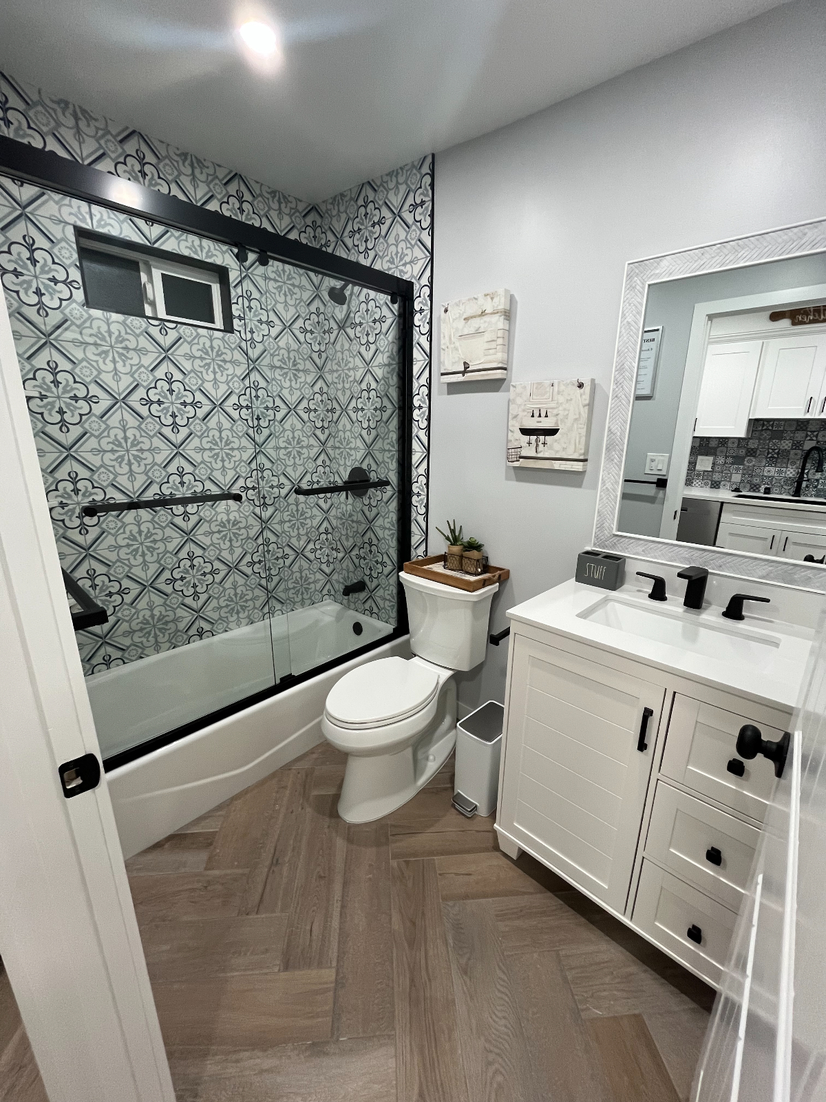 Furnished Spanish-Style Home, Newly Built ADU w/ Private Patio- Driving Distance to LAX, SoFi,DTLA, Space X - Photo 5