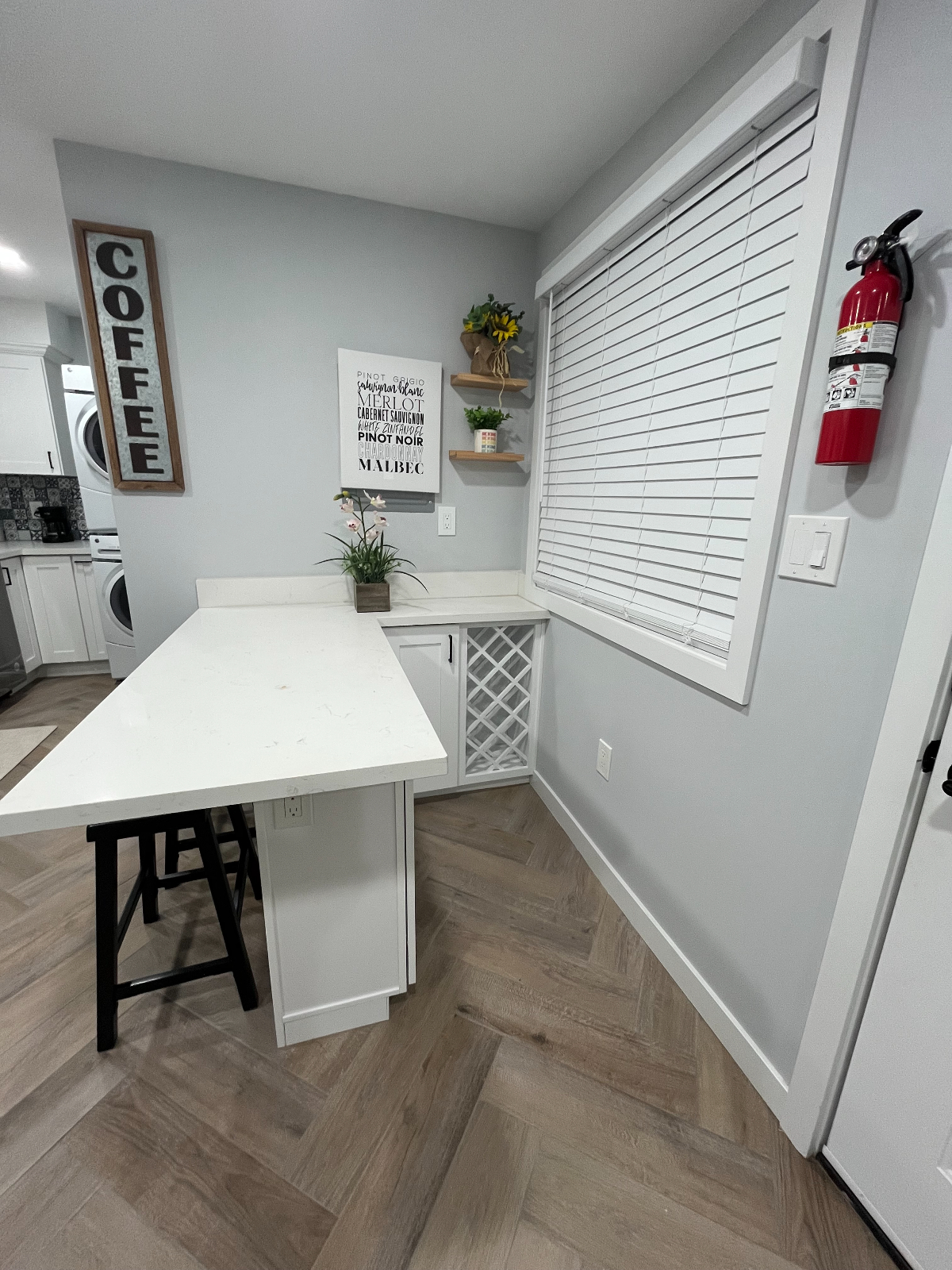 Furnished Spanish-Style Home, Newly Built ADU w/ Private Patio- Driving Distance to LAX, SoFi,DTLA, Space X - Photo 4