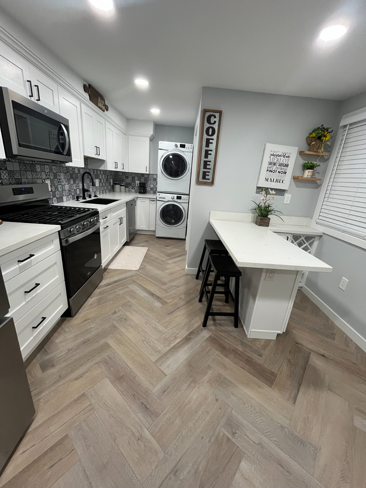 Furnished Spanish-Style Home, Newly Built ADU w/ Private Patio- Driving Distance to LAX, SoFi,DTLA, Space X - Photo 2