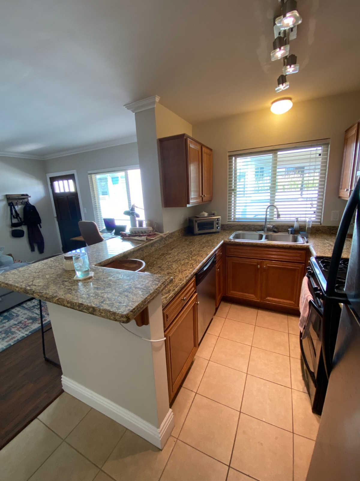 Cozy & Tranquil 1BR in Pacific Beach - Photo 3