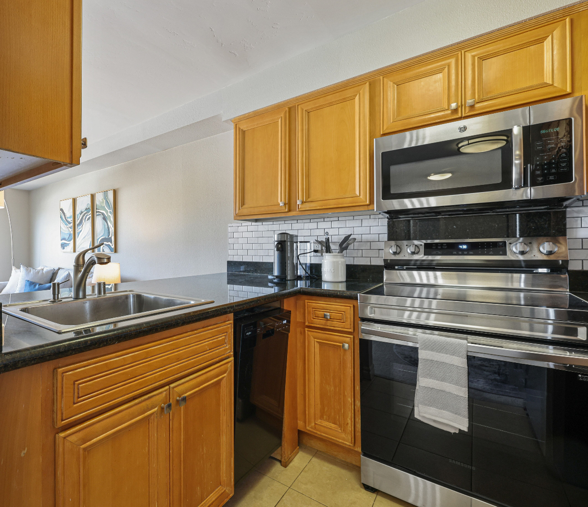 Newly Furnished Chic 1BR in Hillcrest -- Walk to Hospitals, Shops & Dining - Photo 6