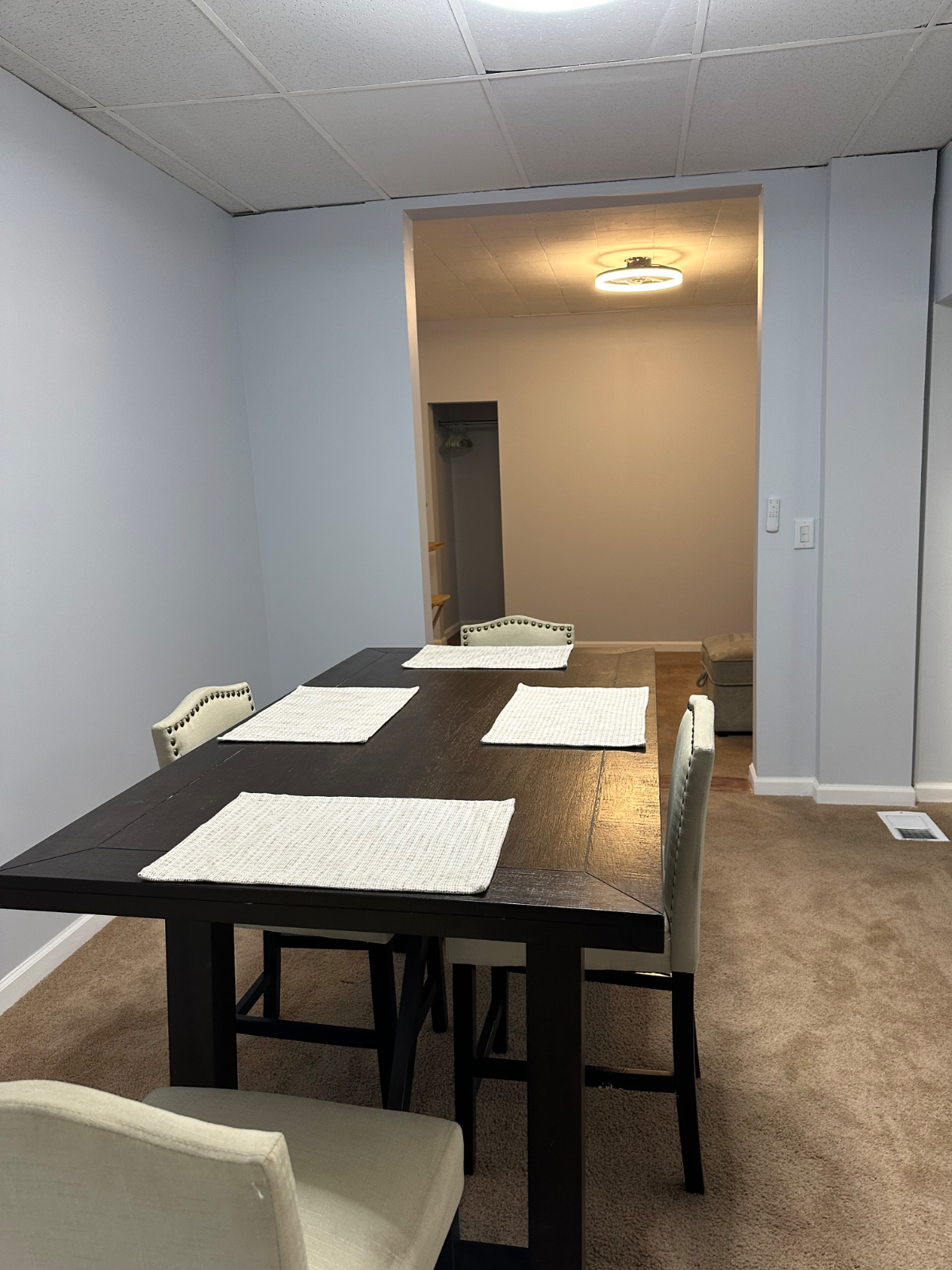 Renovated large 1 Bedroom apartment with rainshower and washer & dryer - Photo 3