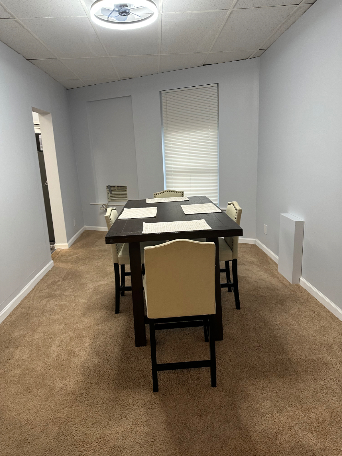 Renovated large 1 Bedroom apartment with rainshower and washer & dryer - Photo 5