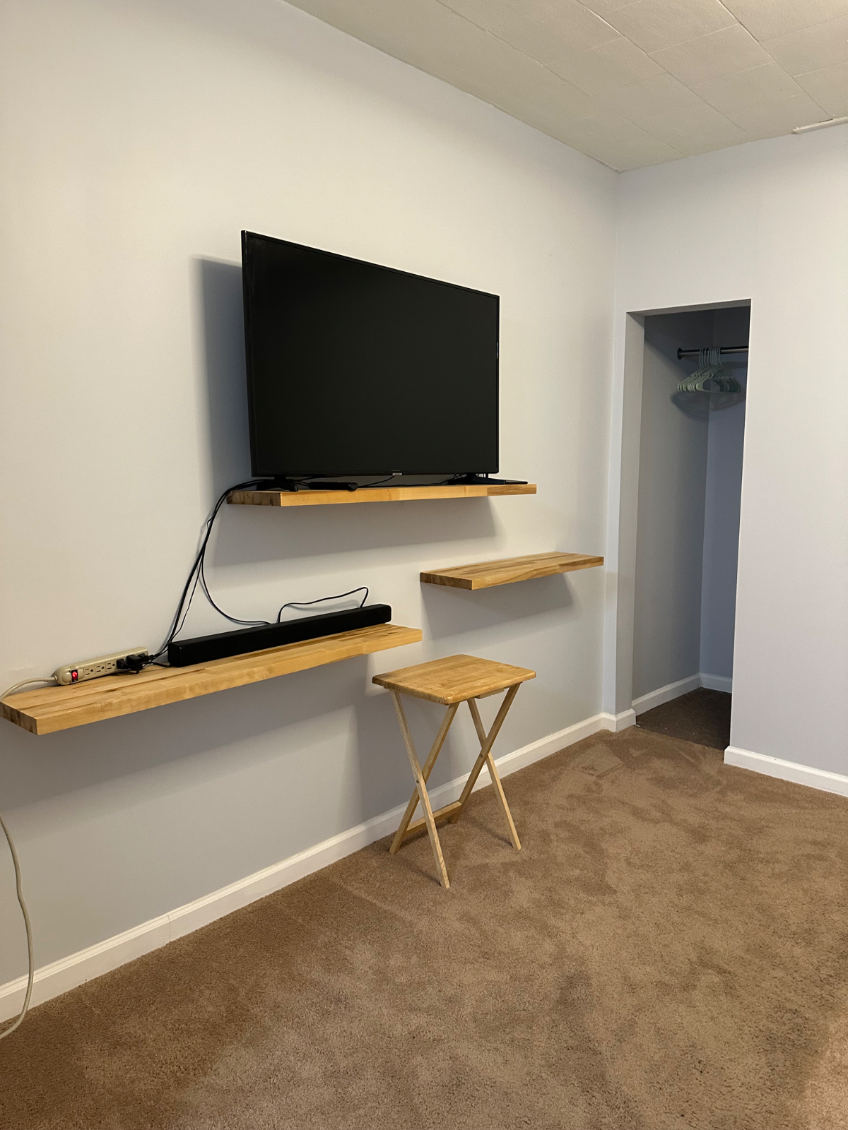 Renovated large 1 Bedroom apartment with rainshower and washer & dryer - Photo 6