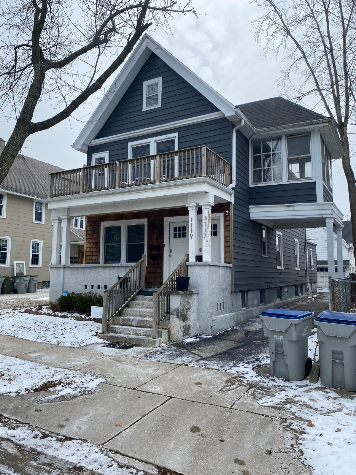 1117 - 1 Bed 1.5 Bath Upper Flat