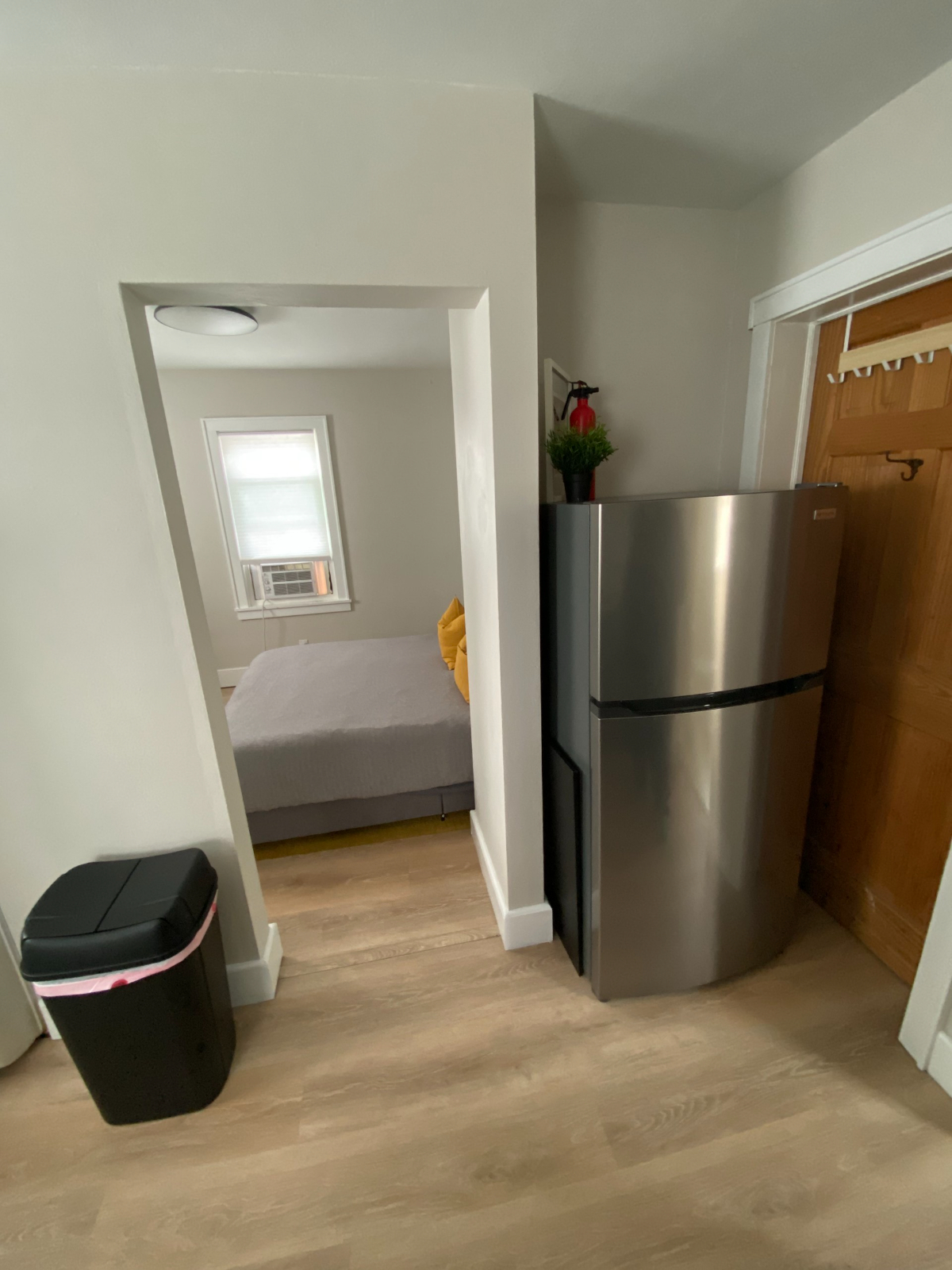 1117 - 1 Bed 1.5 Bath Upper Flat - Photo 5