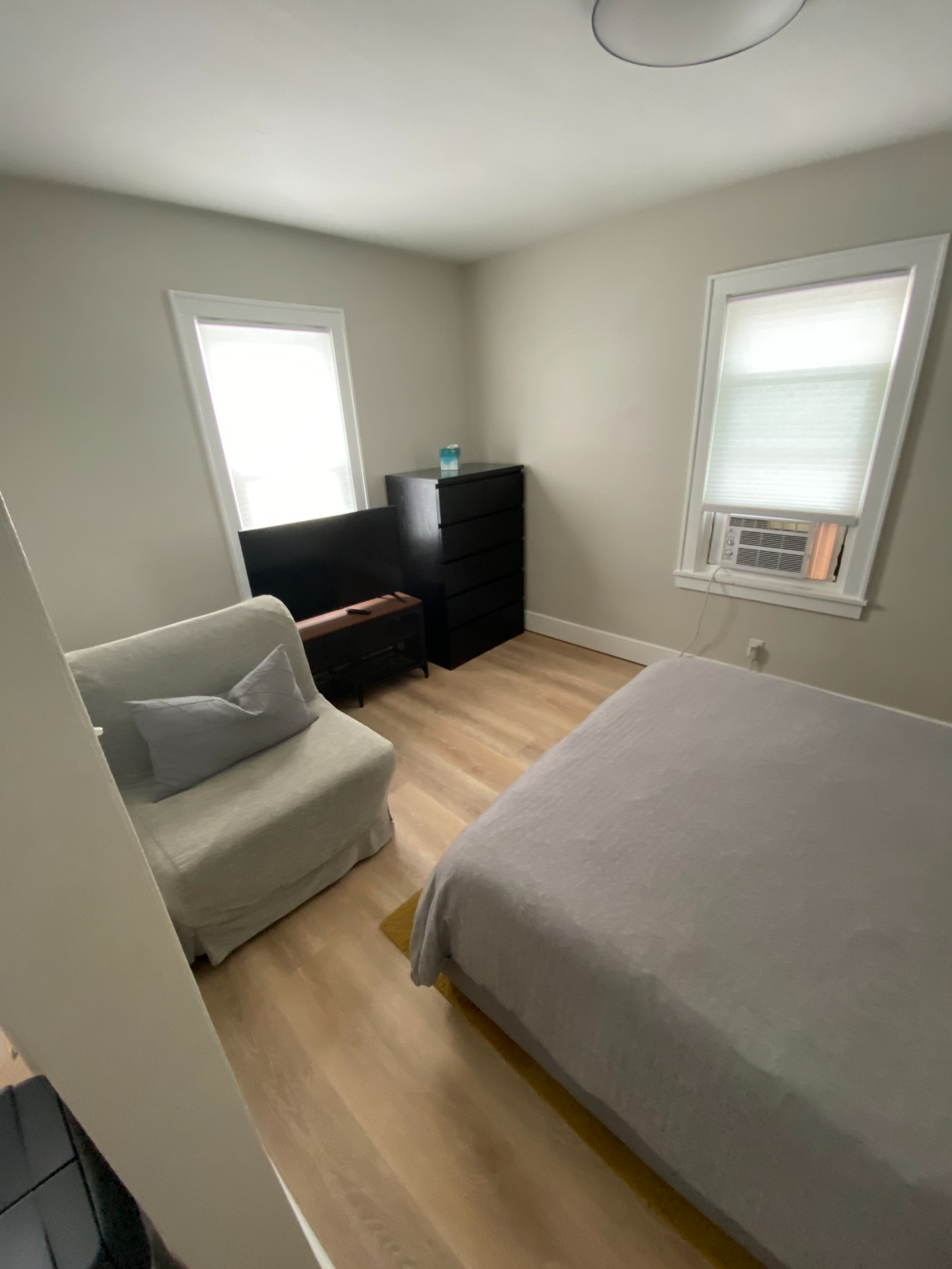 1117 - 1 Bed 1.5 Bath Upper Flat - Photo 8