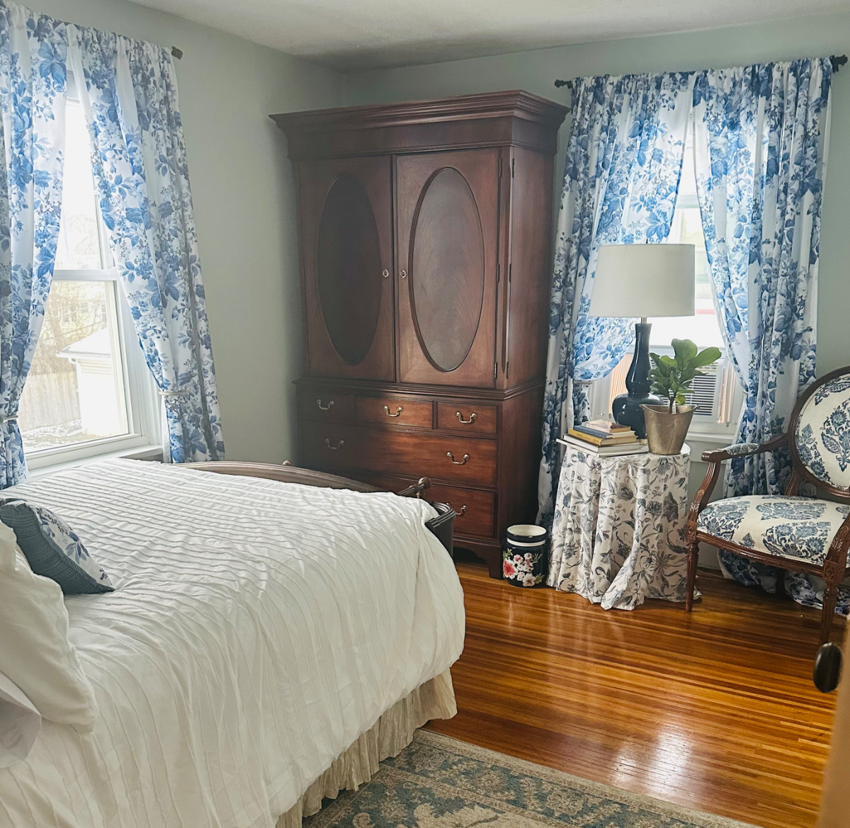 Private family home within walk to U of R and Strong - Photo 6