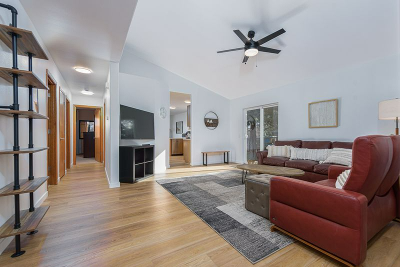 Next Available in April 2027-Bend Mid Town Furnished home with big fenced yard - Photo 6