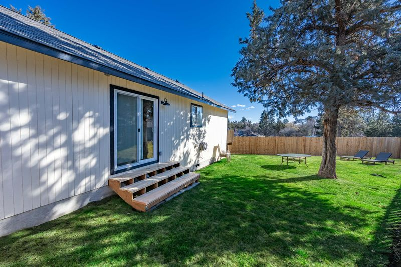 Next Available in April 2027-Bend Mid Town Furnished home with big fenced yard - Photo 3