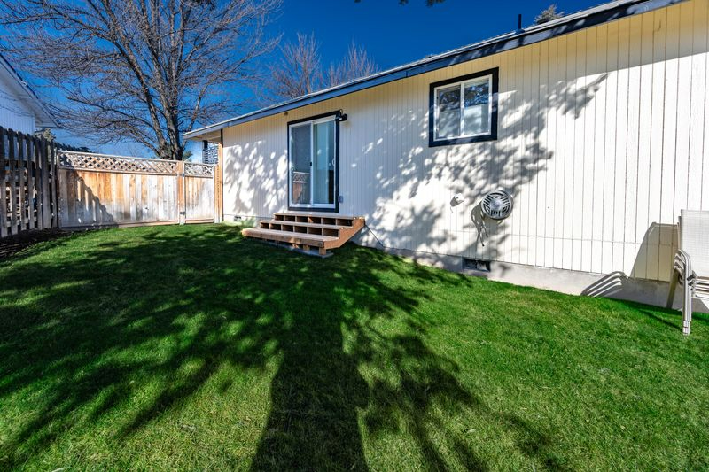 Next Available in April 2027-Bend Mid Town Furnished home with big fenced yard - Photo 4