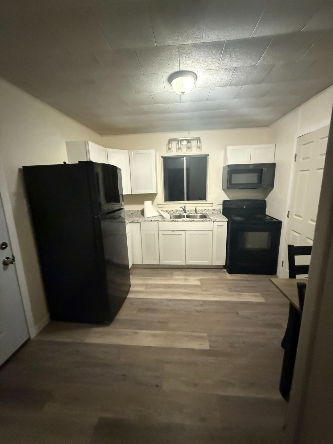 Cozy Downstairs Apartment - Photo 2