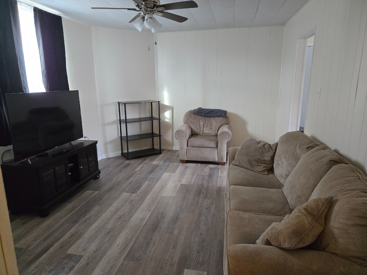 Cozy Downstairs Apartment - Photo 3
