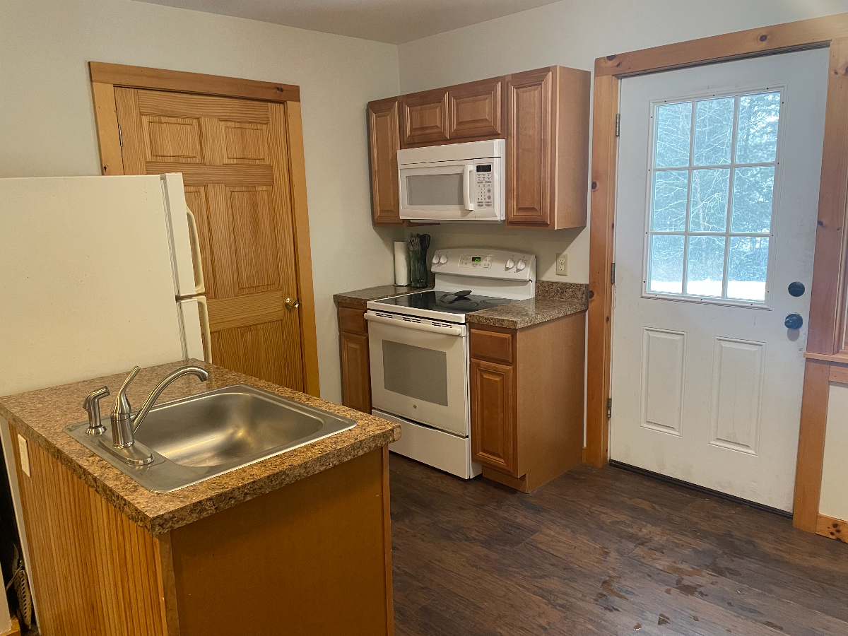 Cozy 2 Bedroom Rental Available Nov 15th - Photo 3