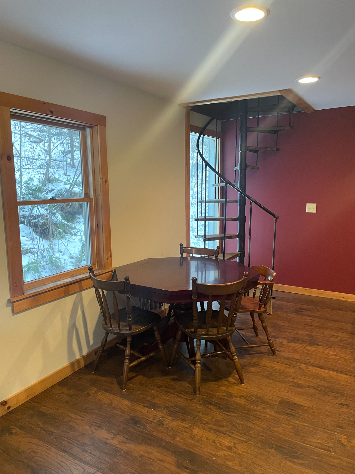 Cozy 2 Bedroom Rental Available Nov 15th - Photo 4