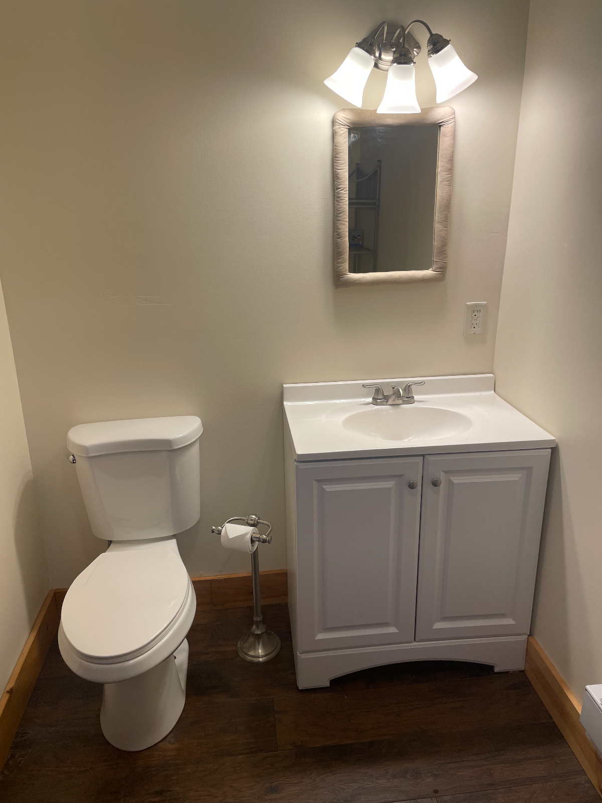 Cozy 2 Bedroom Rental Available Nov 15th - Photo 5