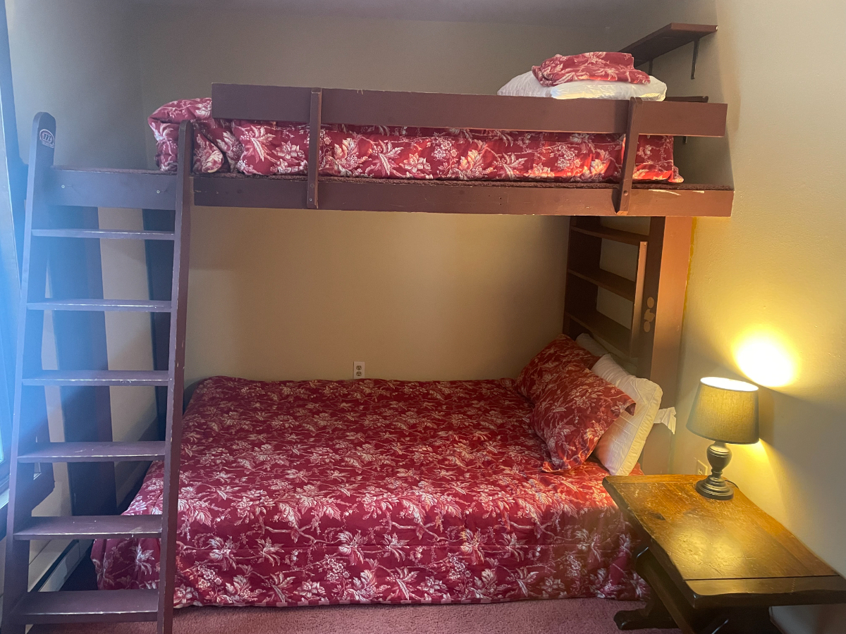 Cozy 2 Bedroom Rental Available Nov 15th - Photo 7