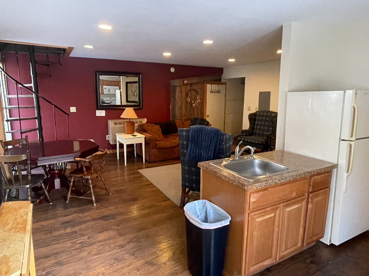 Cozy 2 Bedroom Rental Available Nov 15th - Photo 9