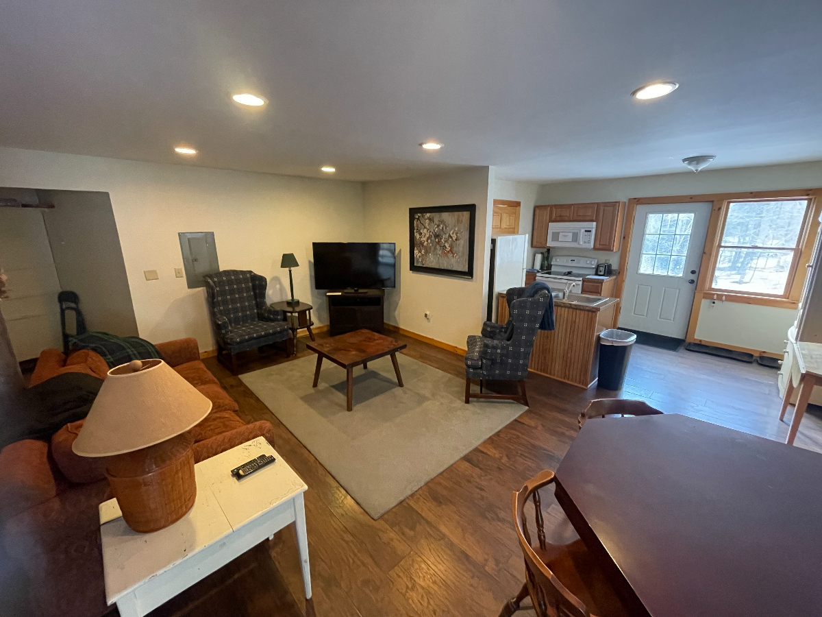 Cozy 2 Bedroom Rental Available Nov 15th - Photo 2