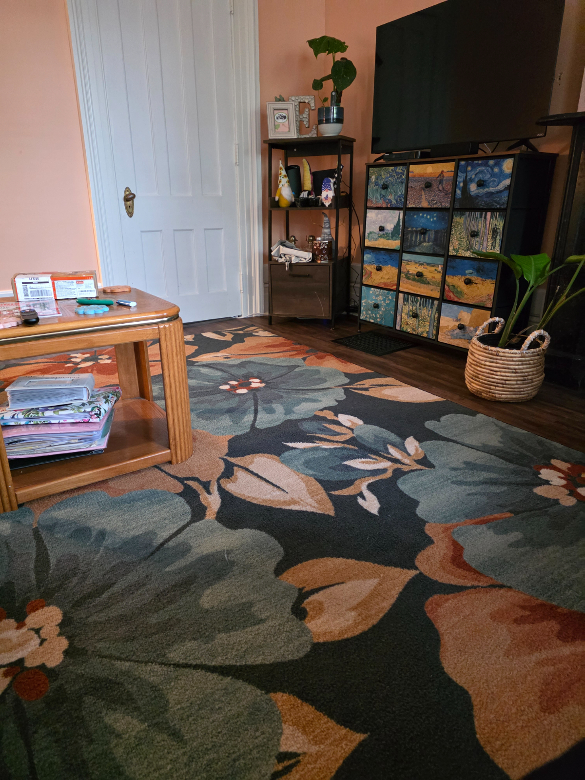 Cozy Furnished Bedroom in a Friendly Shared Home Near Bus Line - Photo 6