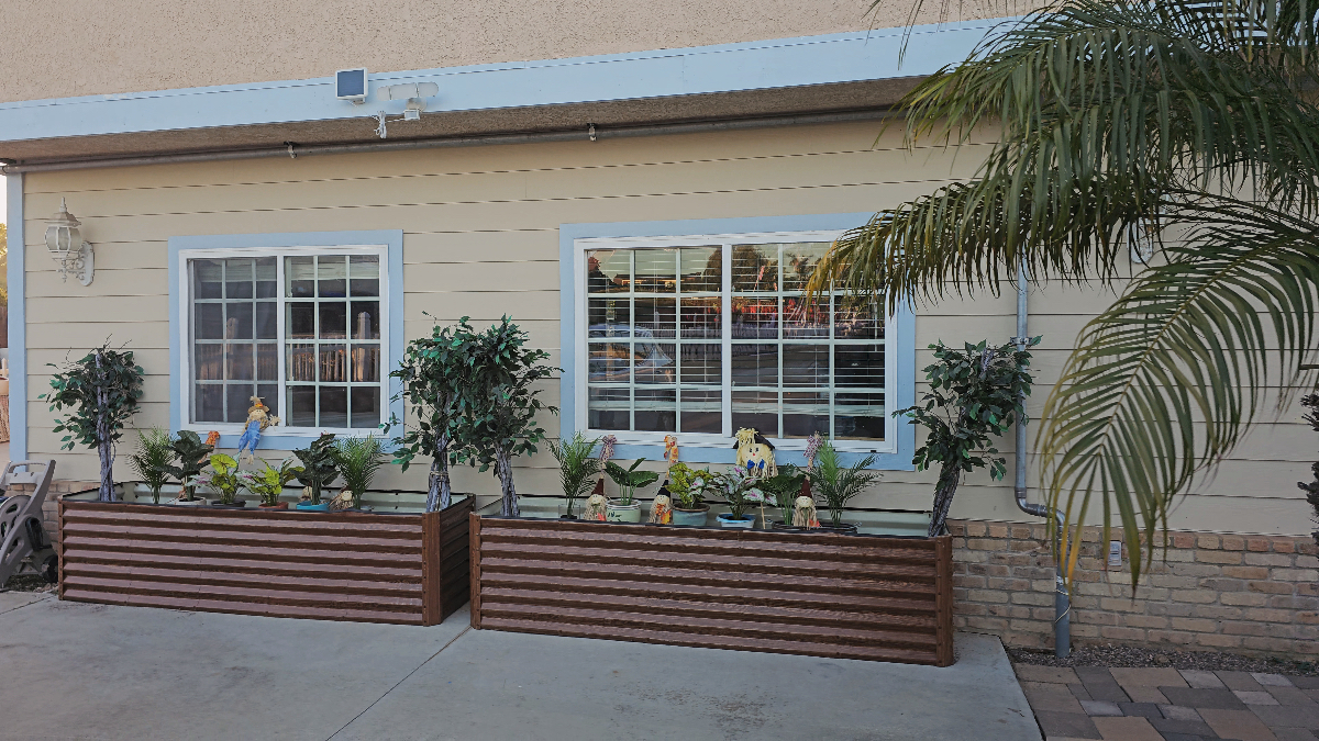 Close to All & Pet Friendly - Photo 1