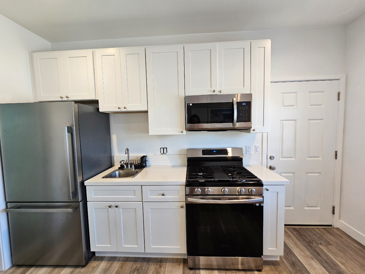 Close to All & Pet Friendly - Photo 3