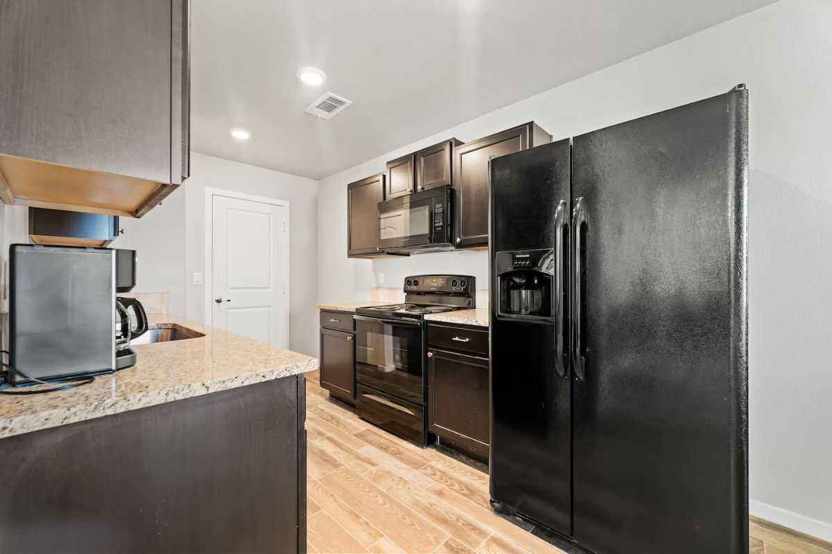The Modern Corner / 3bed 2 Bath - Photo 7