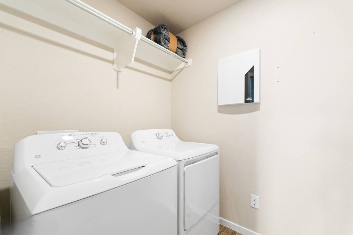 The Modern Corner / 3bed 2 Bath - Photo 10