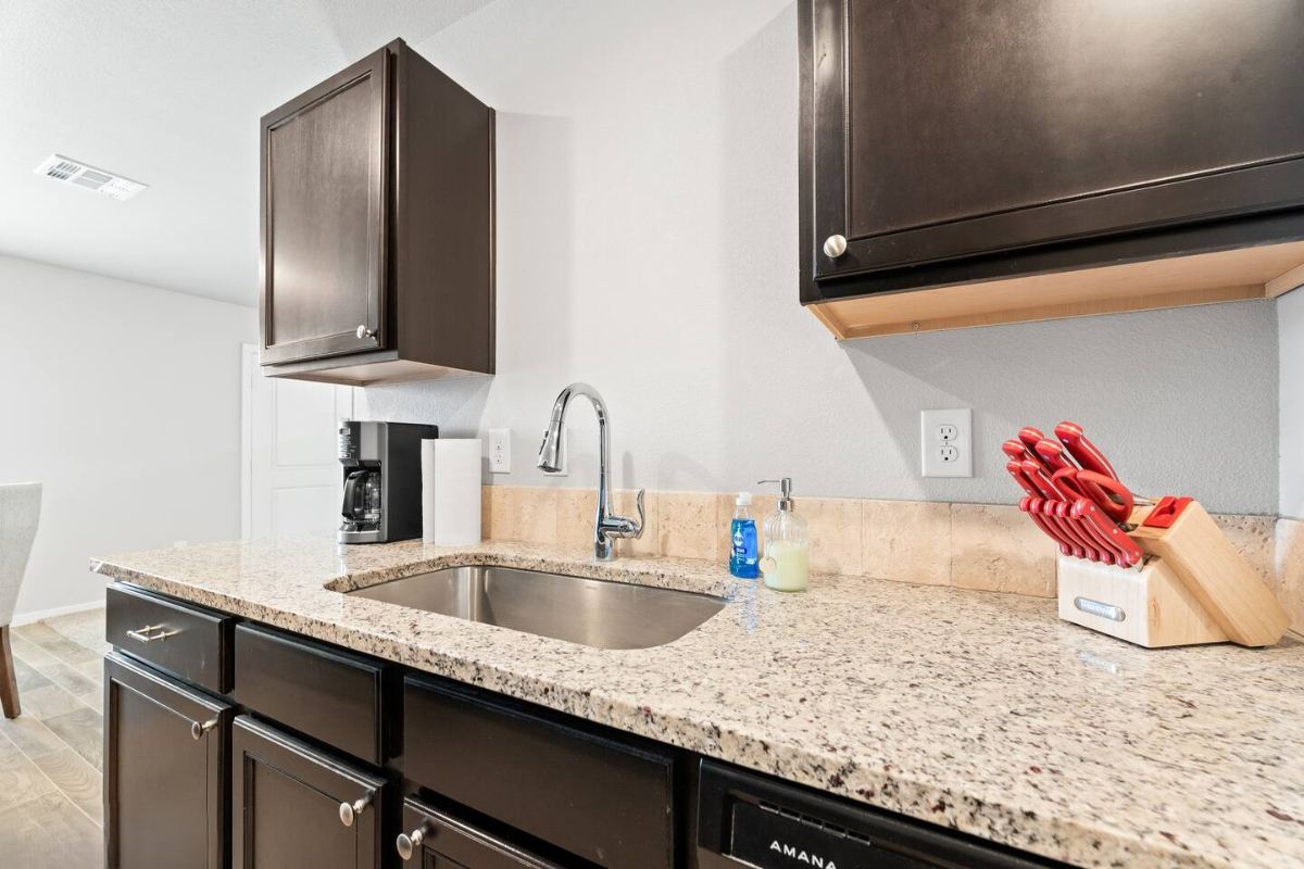 The Modern Corner / 3bed 2 Bath - Photo 11