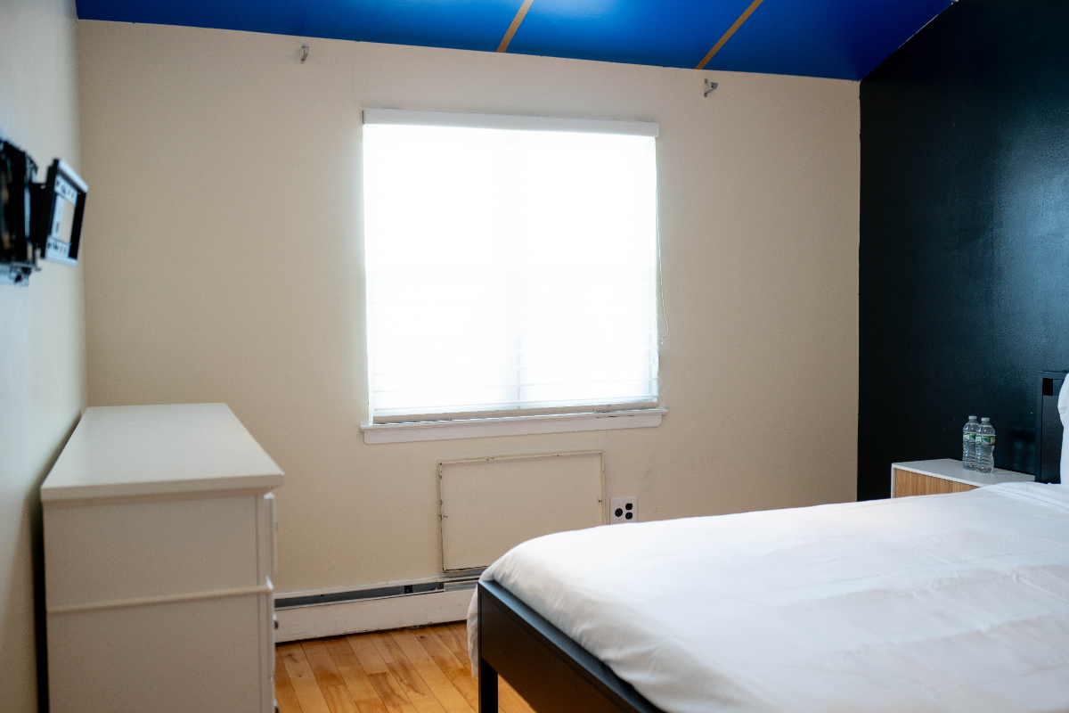 Comfortable 3-Bedroom Home with Street Parking in Jamaica, Queens - Photo 3