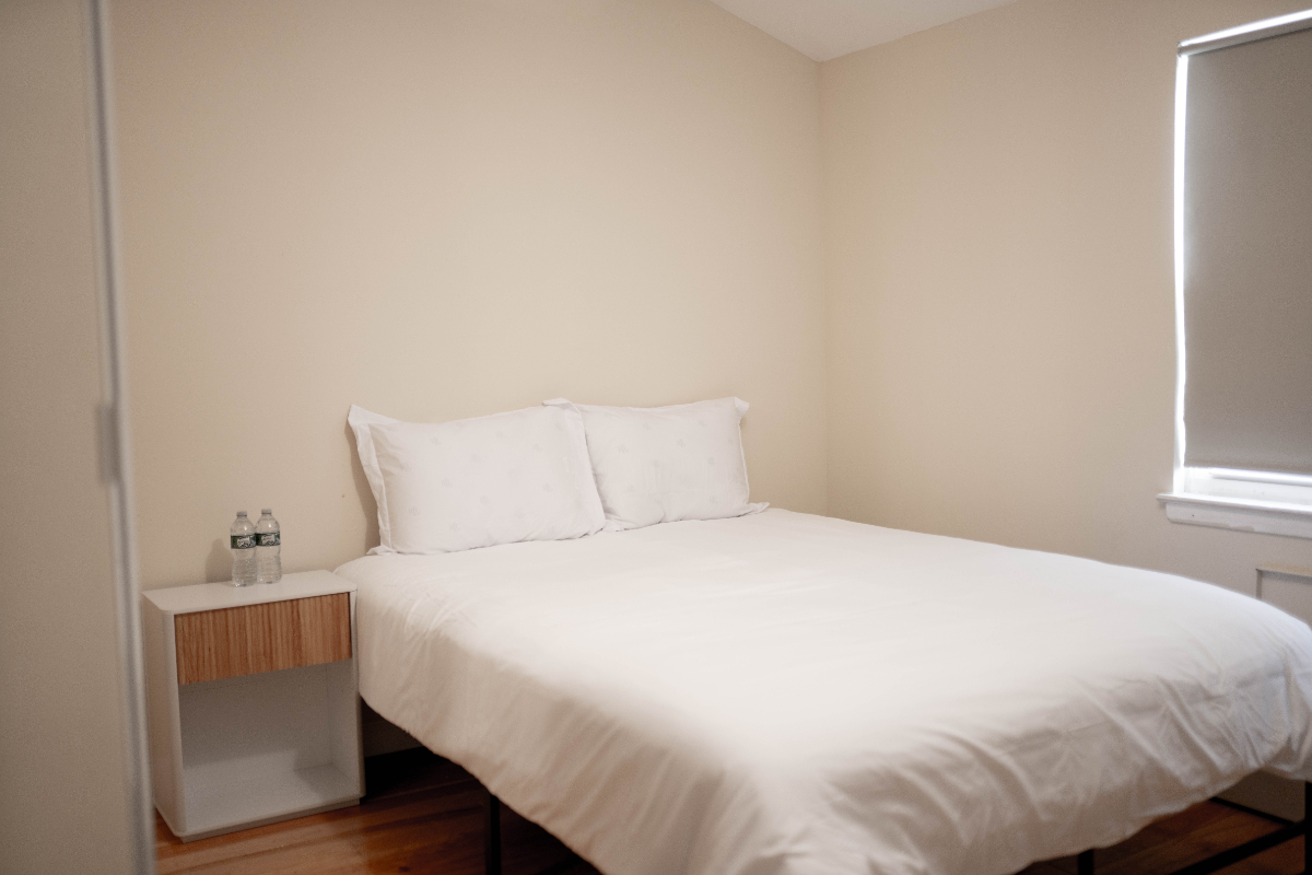 Comfortable 3-Bedroom Home with Street Parking in Jamaica, Queens - Photo 8