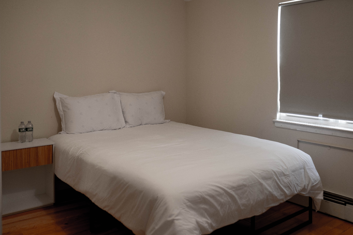 Comfortable 3-Bedroom Home with Street Parking in Jamaica, Queens - Photo 10