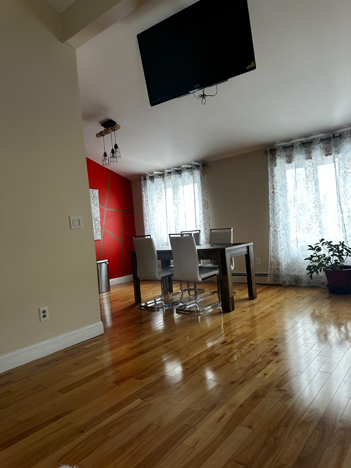 Comfortable 3-Bedroom Home with Street Parking in Jamaica, Queens - Photo 1