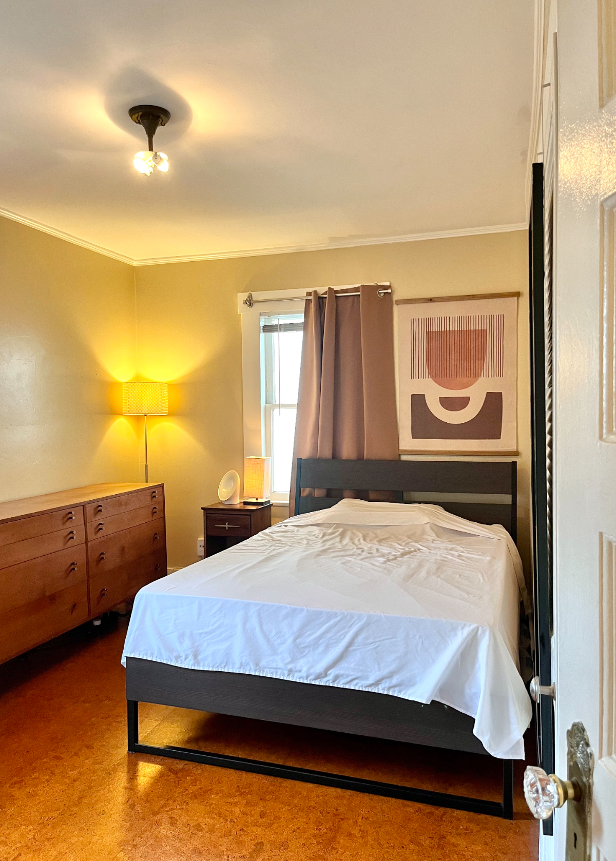Beautiful room in a house-like apartment in central San Diego - Photo 3